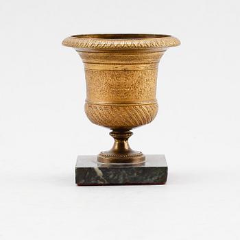 URNA, förgylld brons, empire, 1800-talets första hälft.