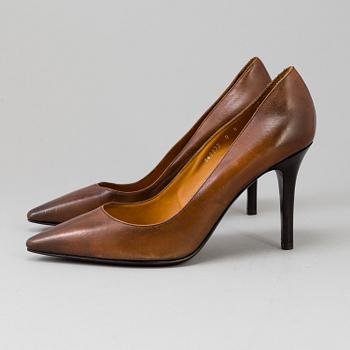 A pair of pumps by  Ralph Lauren, in size 39.