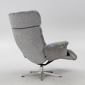 A 'Master' recliner, Conform.