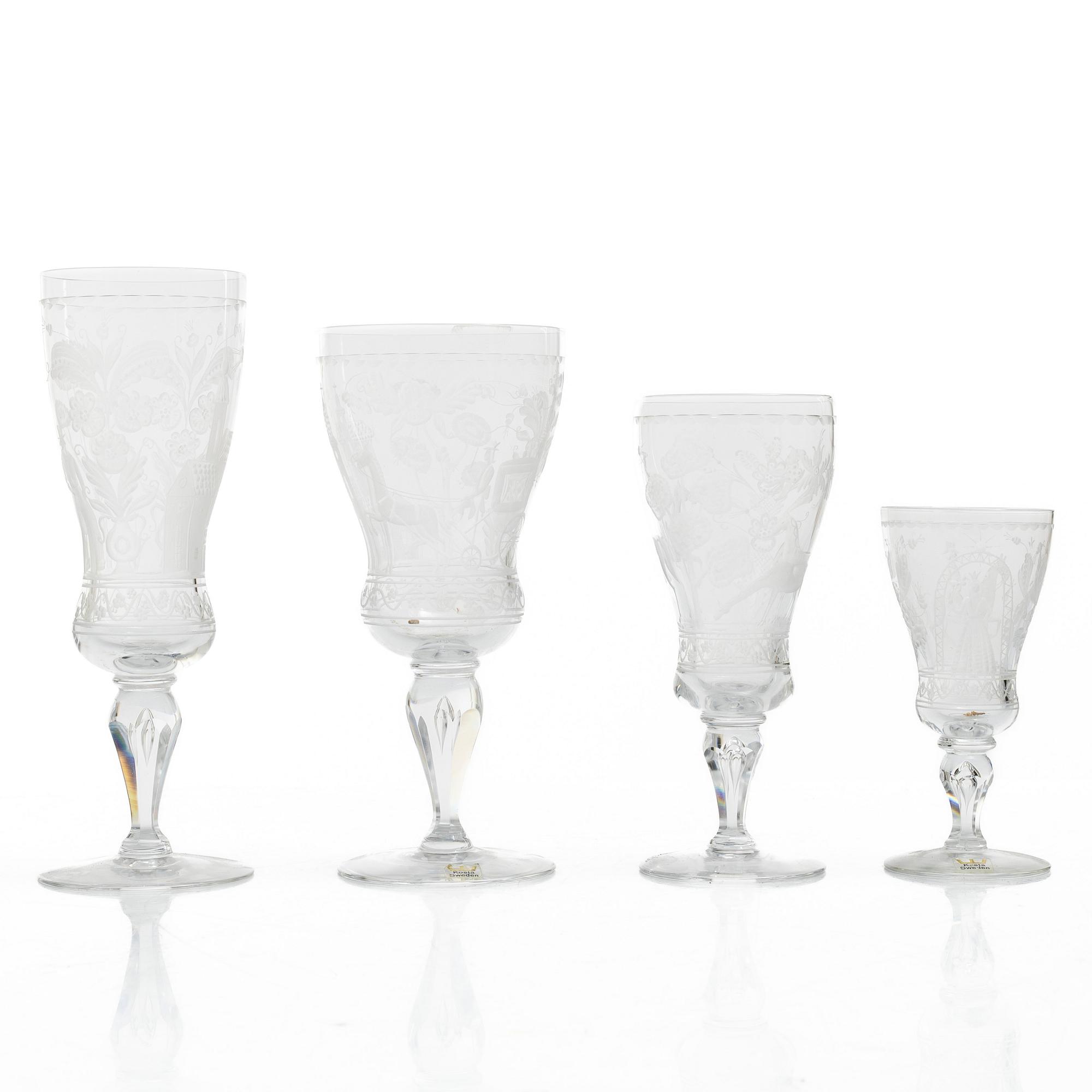 Vicke Lindstrand, a 23 piece "Dalecarlia" glass service, Kosta Boda.