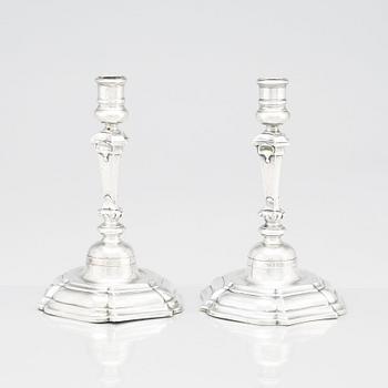 Petter Lund, ljusstakar, silver, ett par, Stockholm 1758. Senbarock.