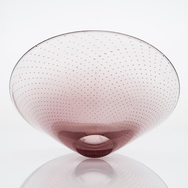 Gunnel Nyman, a glass bowl signed G. Nyman Nuutajärvi Notsjö 1948.