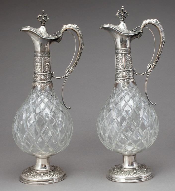 KARAFFER, silver och glas, ett par, Tyskland. Nyrenässans. 1877.