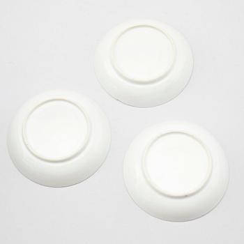 TESKÅLAR, 4 st OCH FAT, 3 st, porslin, Kina, 1700-tal.