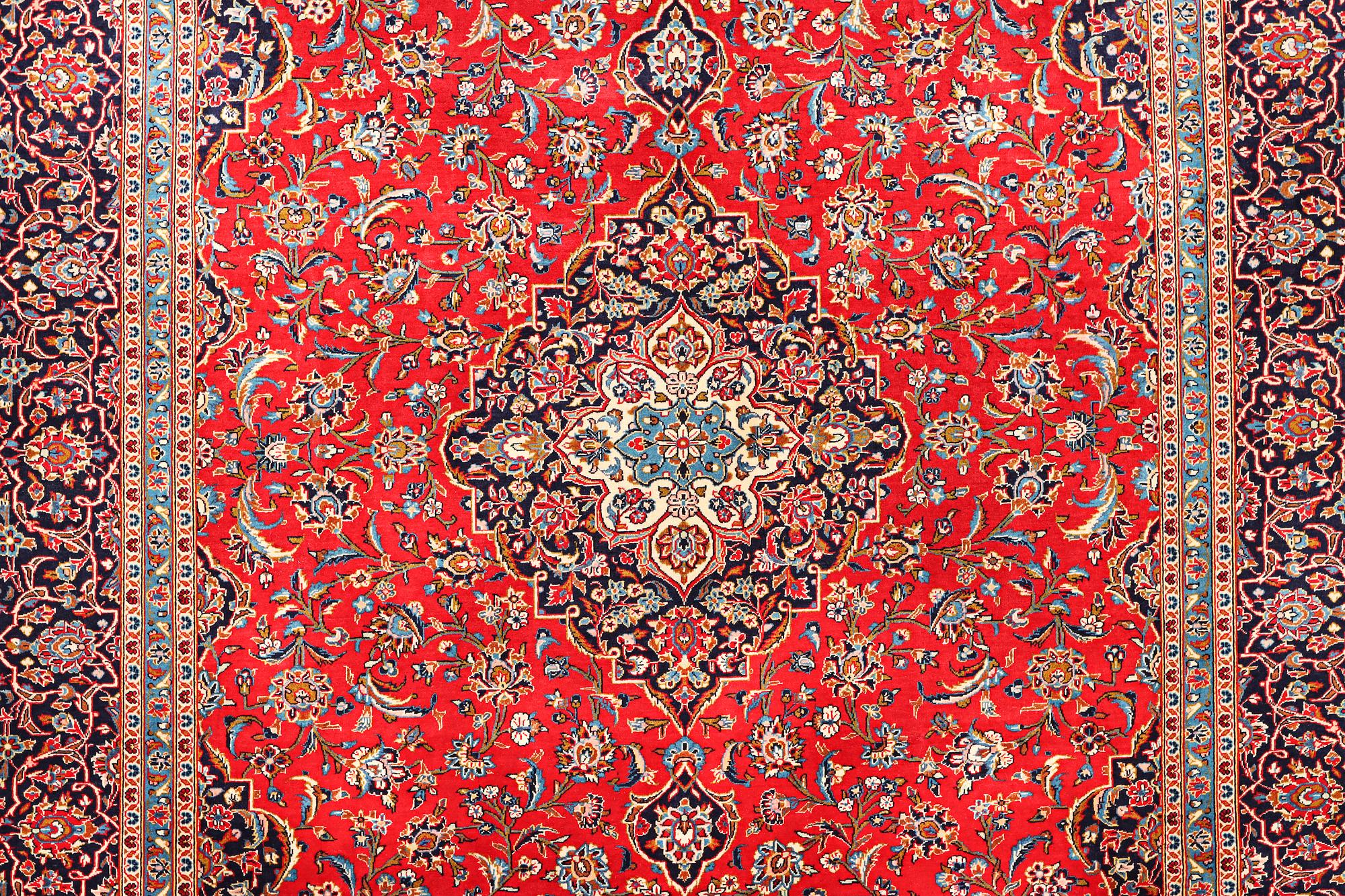 A Kashan carpet, c. 403 x 292 cm.