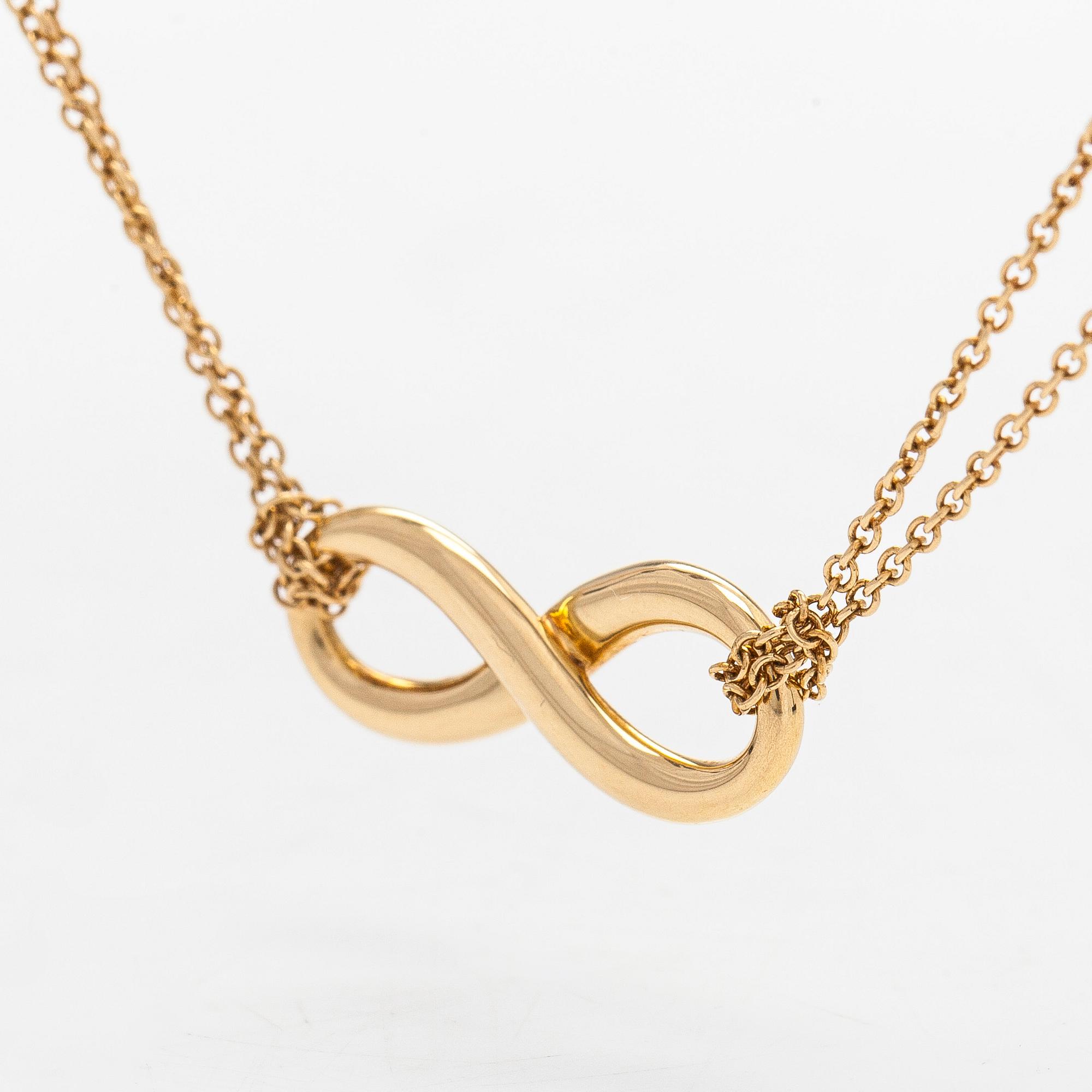 Tiffany & Co, an 18K gold 'Infinity' necklace.