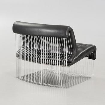 three "Pantonova Chairs".