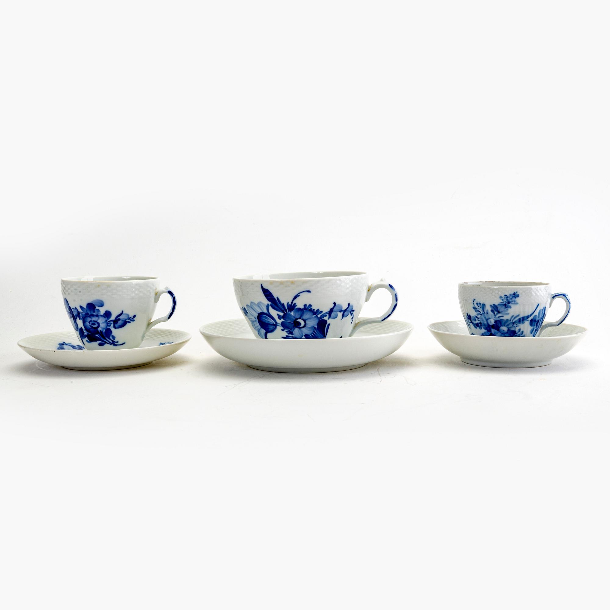 A 63 pcs Blå Blomst service from Royal Copenhagen later part of the 20th century.