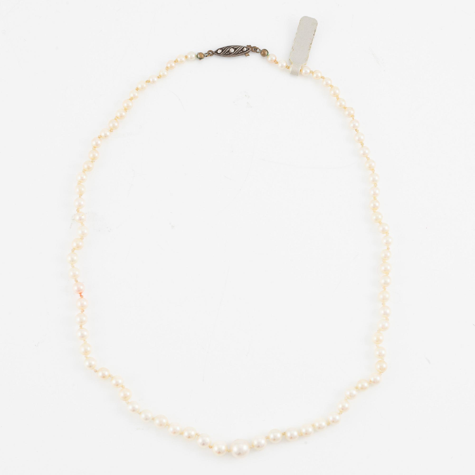 Pearl necklace, two cultured pearls, clasp silver.