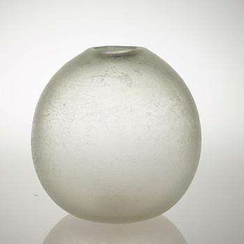 A Carlo Scarpa 'Corroso' glass vase, Venini, Murano, Italy, ca 1940.