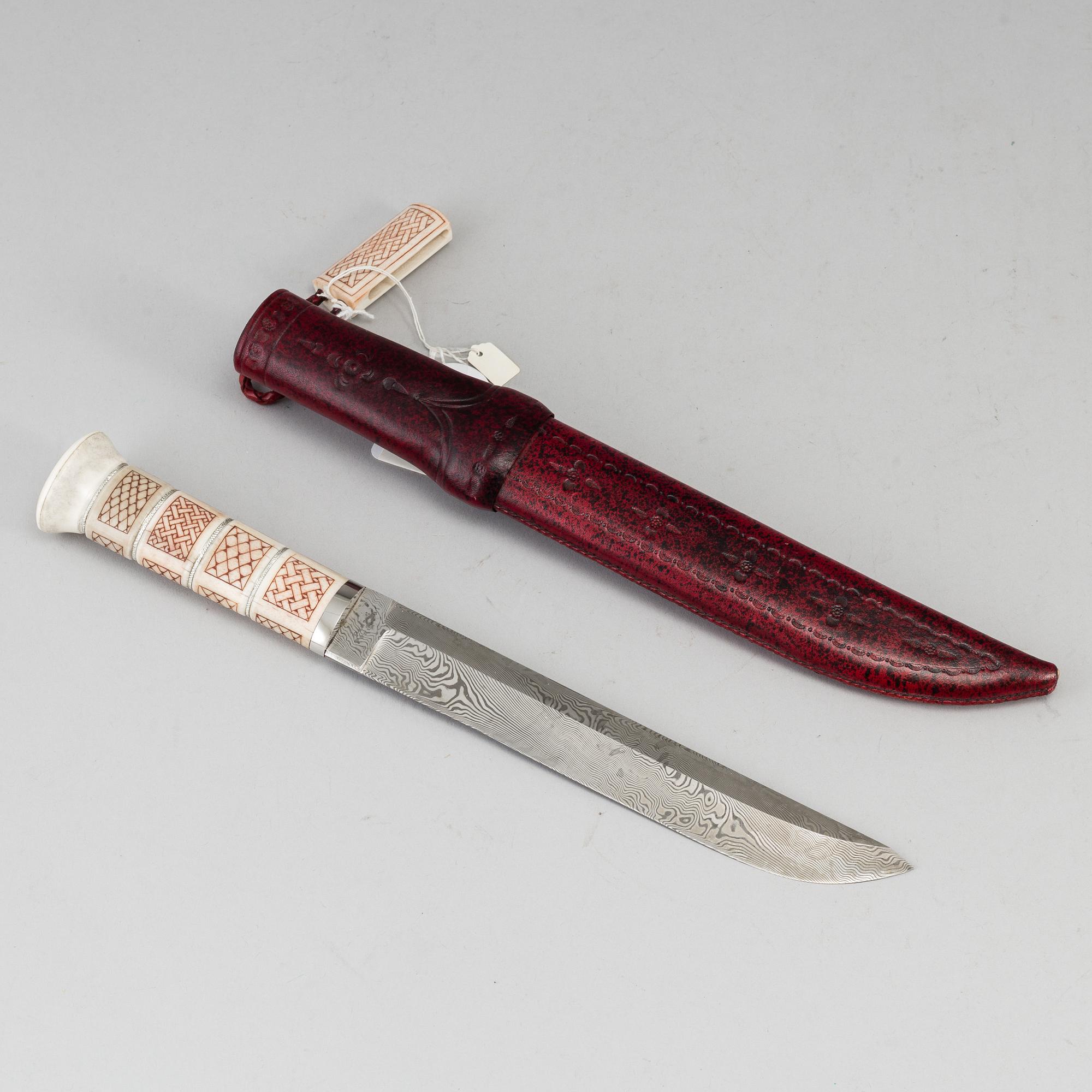 PENTTI TURUNEN, a reindeer horn knife.