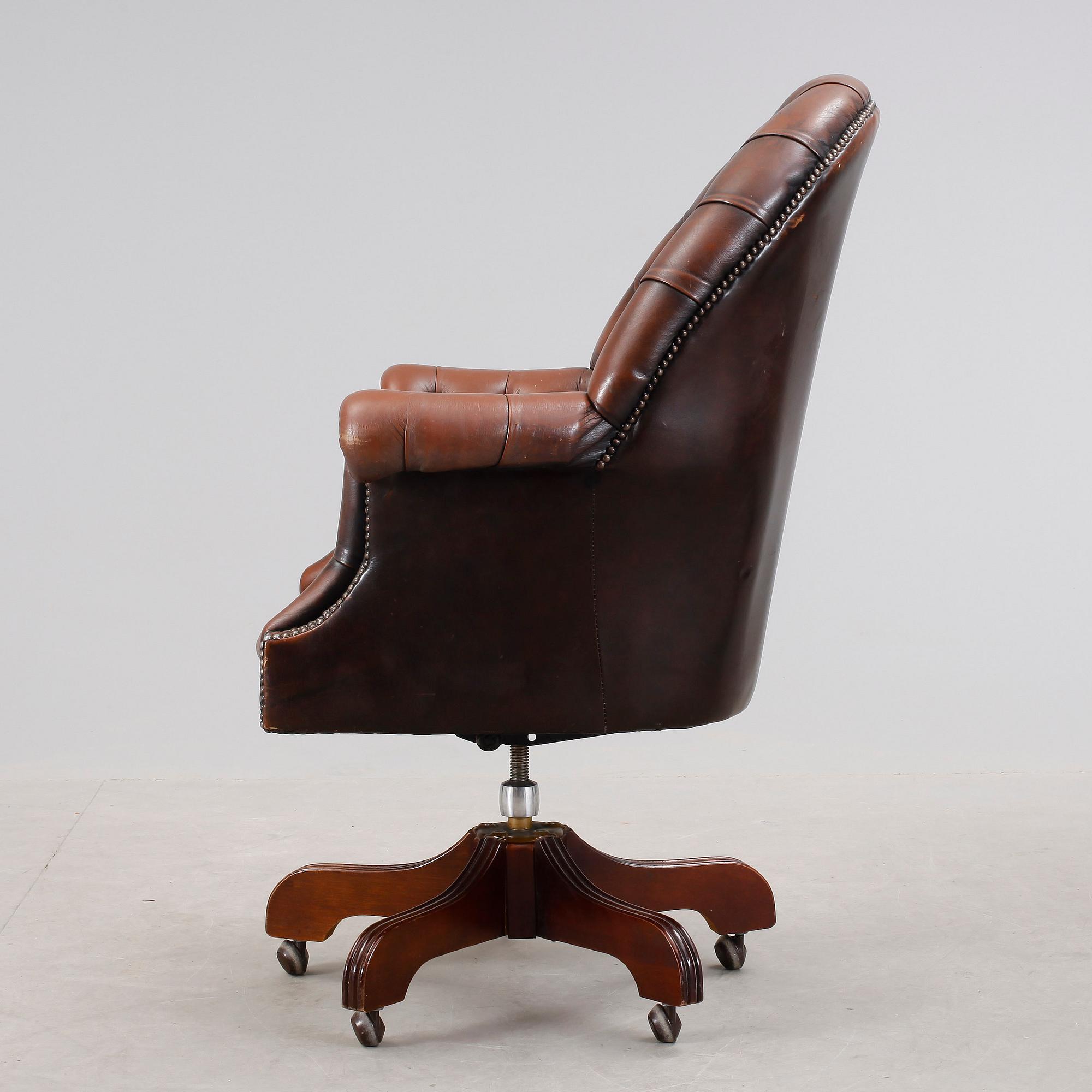 SKRIVBORDSSTOL, Chesterfield modell, sent 1900-tal.