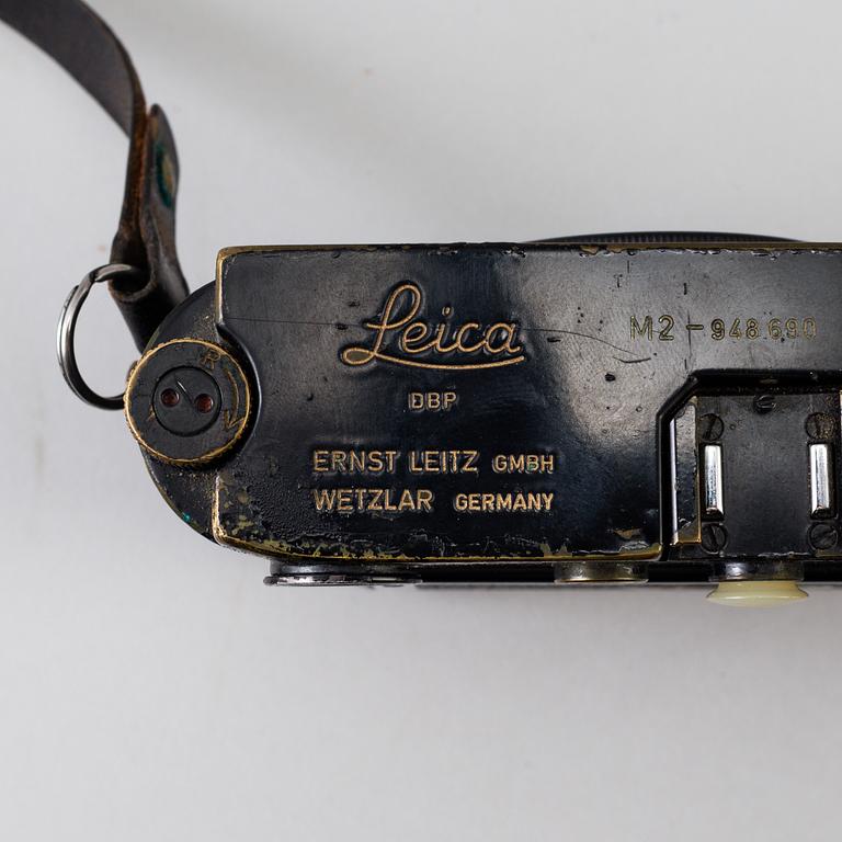 A black body Leica M2 camera nr 948690 from 1958 with Canon Lens 50 mm f:1.8 samt Ernst Leitz Elmar f=9 cm 1:4.
