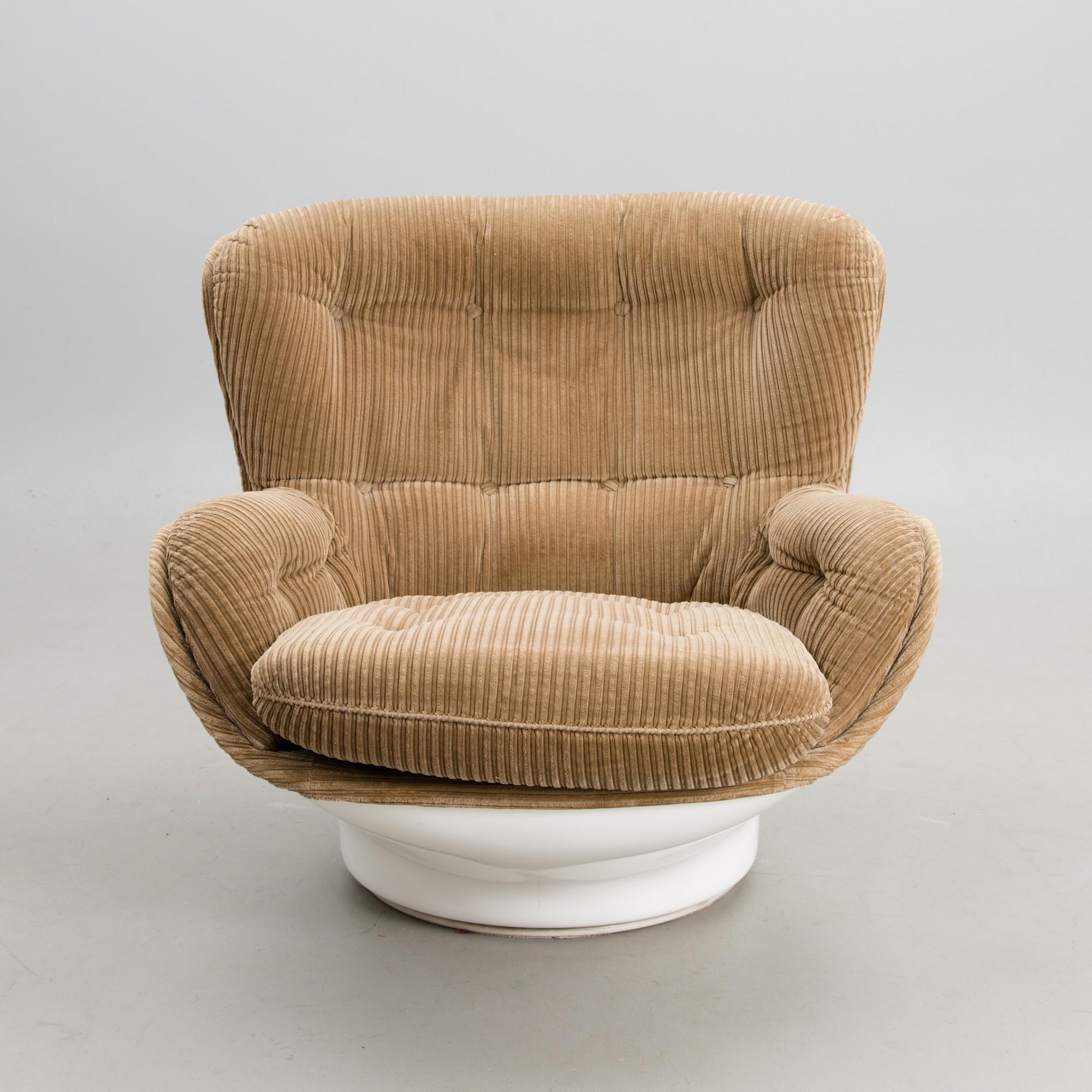 A lounge chair 'Karate chair' by Michel Cadestin for Airborne France 1960/70s.
