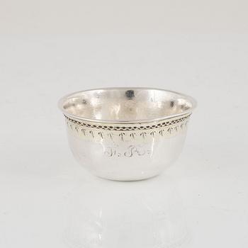 Erik Granroth, tumlare och sked, silver, Sala 1744 och 1748.