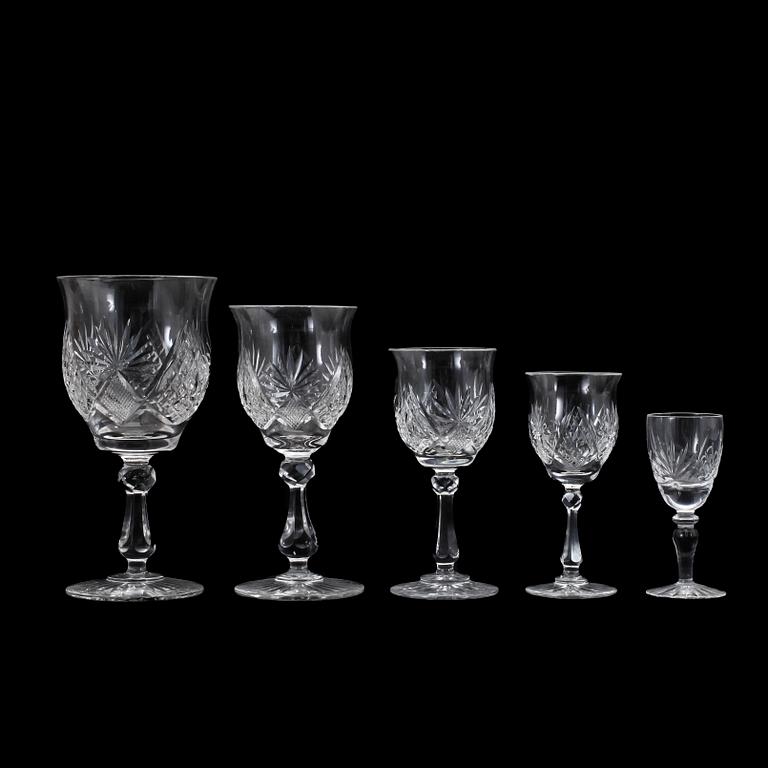 SERVISDELAR, 82 delar, glas, snarlika, omkring sekelskiftet 1900.