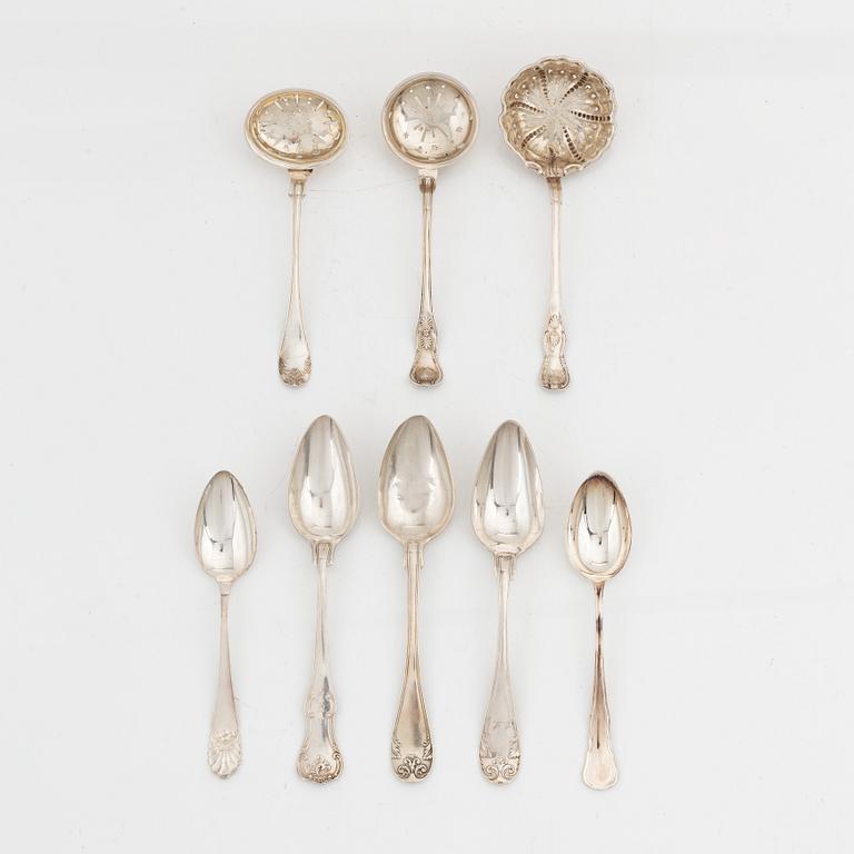Parti silver, skedar och ströskedar, olika modeller, 18 delar, bl.a. MGAB, Uppsala, 1945.