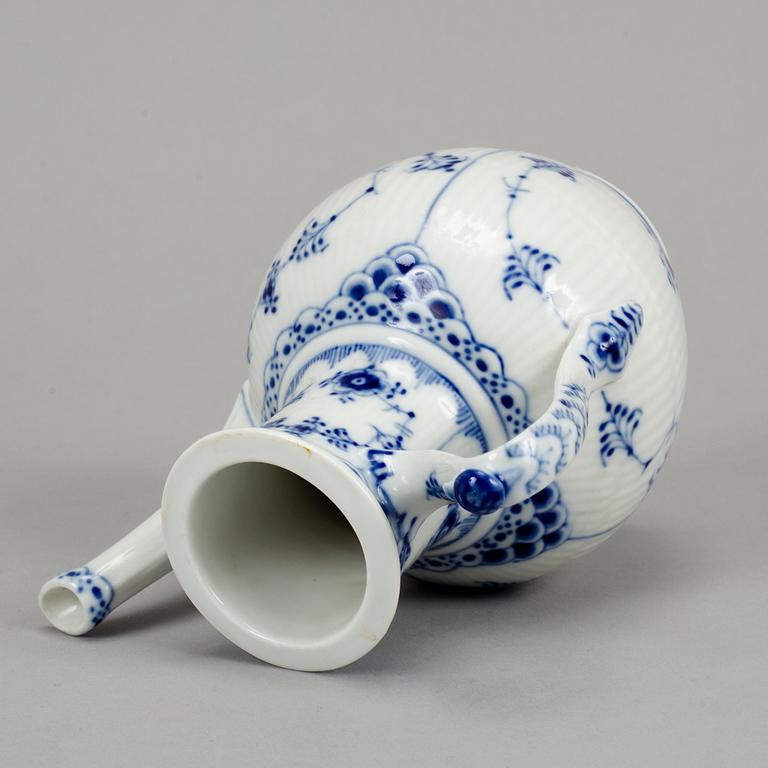 Royal Copenhagen, a 'Musselmalet' part service, Denmark (14 pieces).