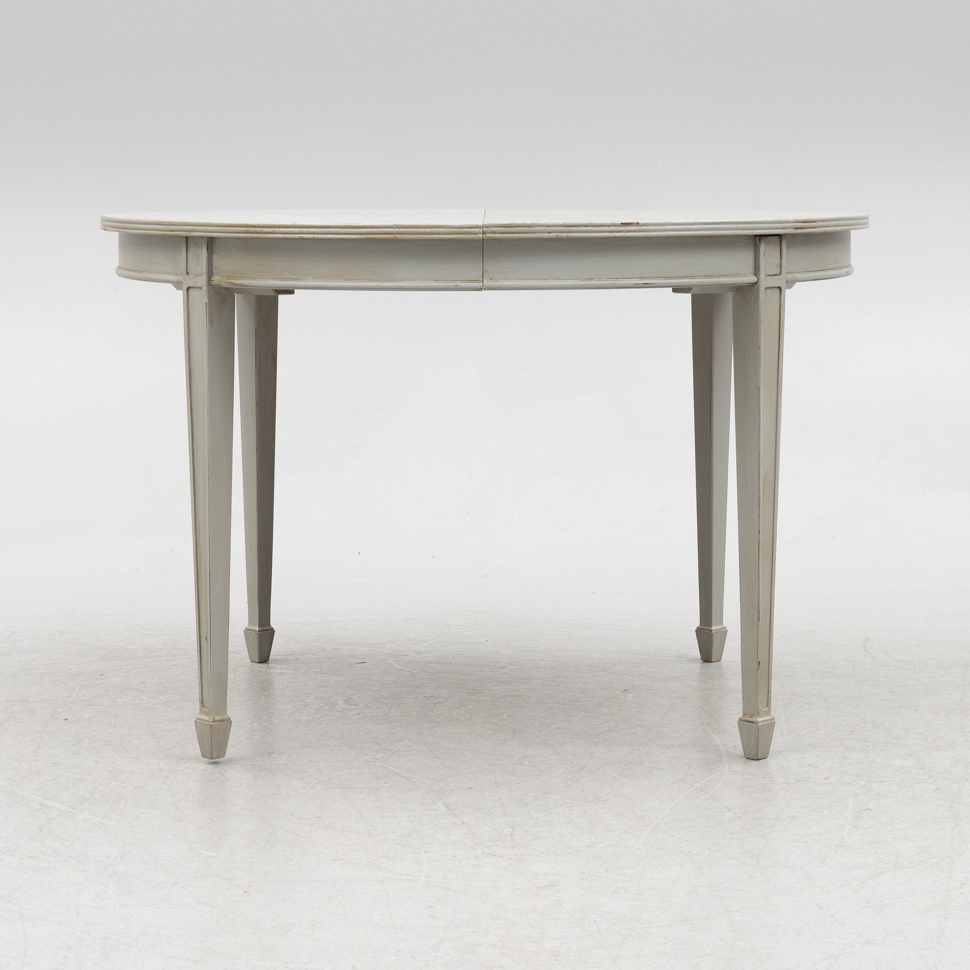 A dining table, first half of the 20th century.