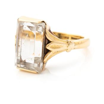 Ring guld med bergkristall.