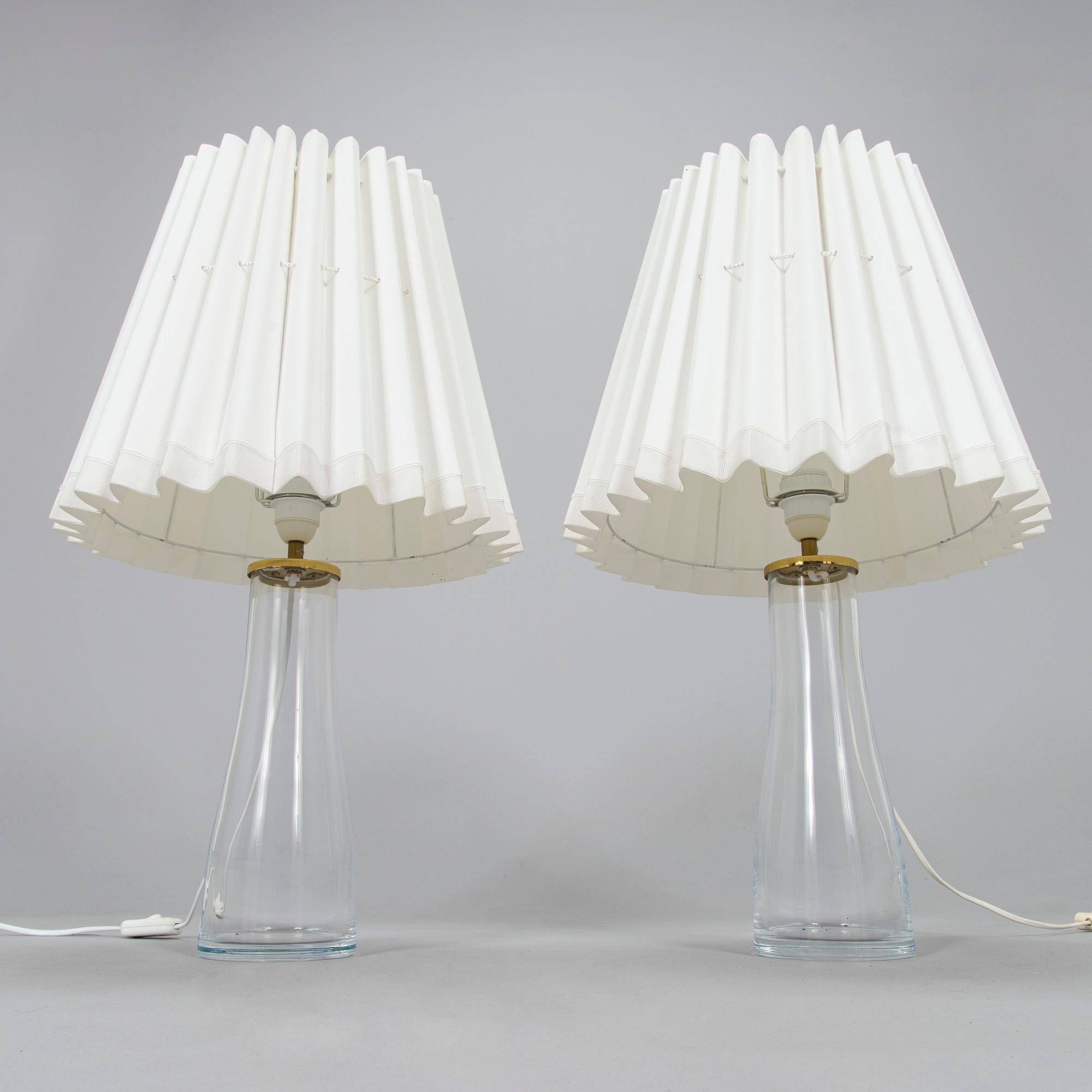 Maire Gullichsen, A pair of 1990s tablelamps for Artek.