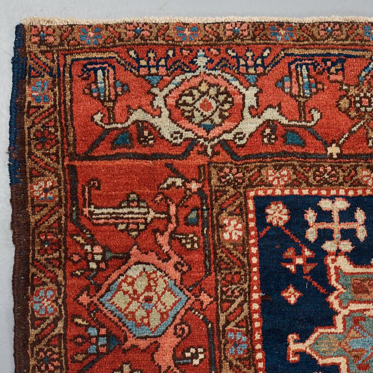 A CARPET, a semi-antique Heriz, 335,5-337,5 x 237-240 cm.