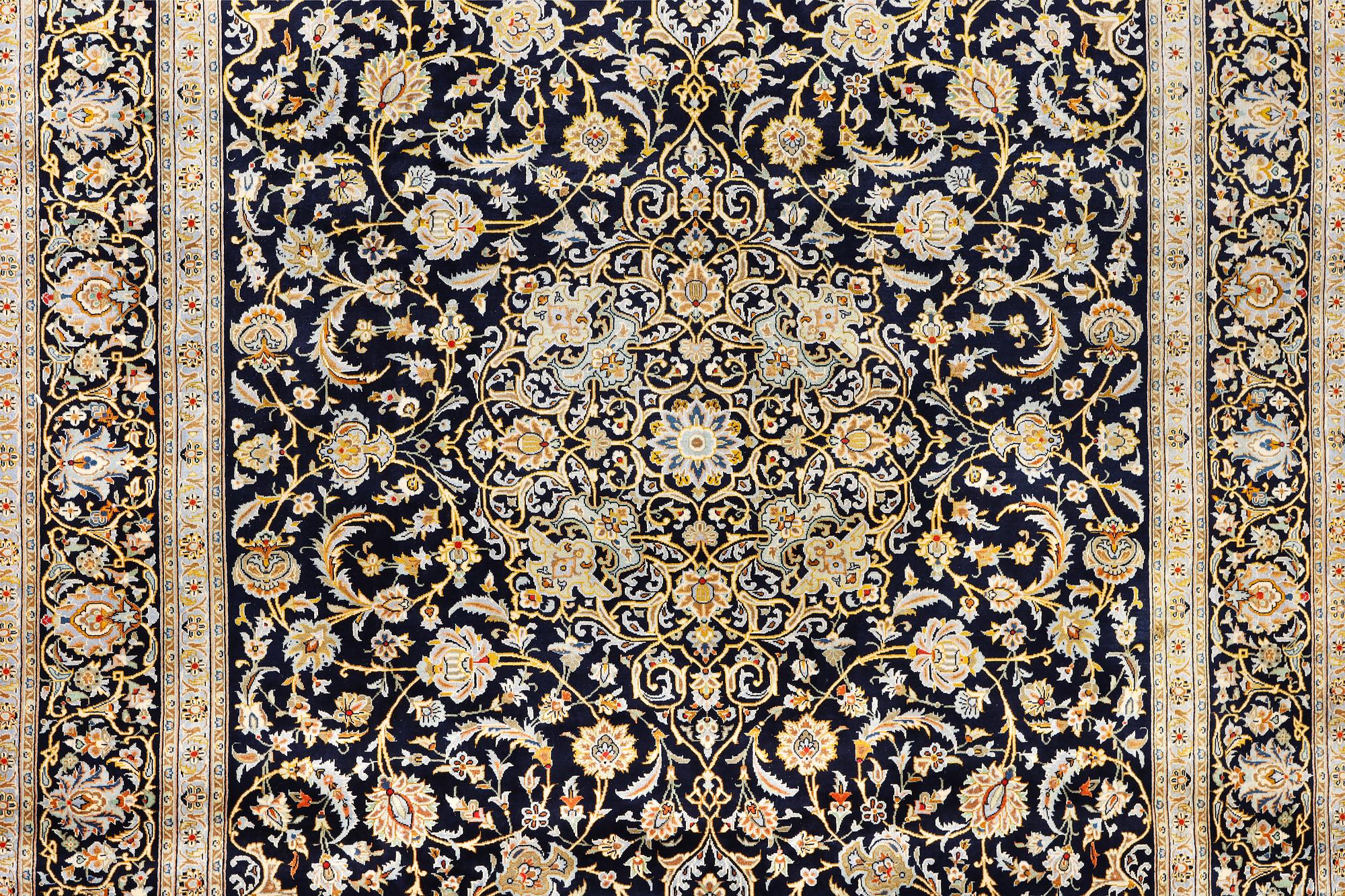 Matta, Keshan, ca. 376 x 266 cm.