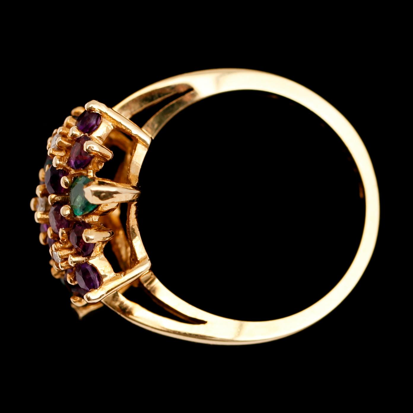 RING, 18 k guld, smaragder, ametister, diamanter.