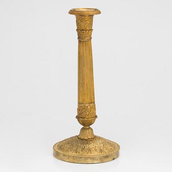 Ljusstake, brännförgylld brons, empire, 1800-talets första hälft.