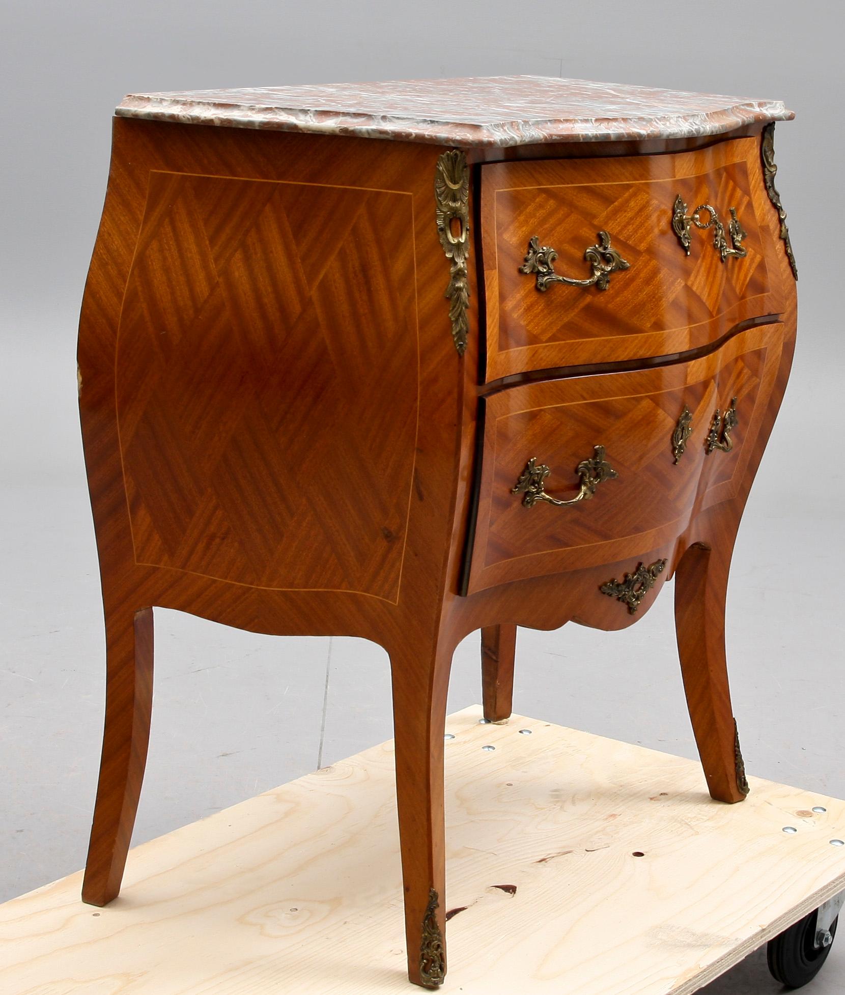 BYRÅ, rokokostil, 1900-tal.