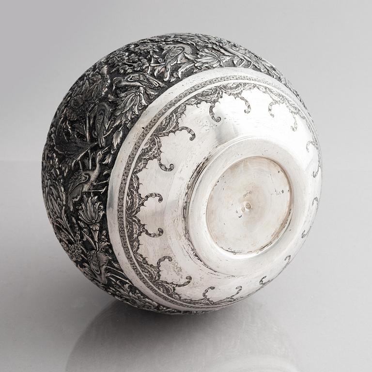 Vas, silver, Persien, 1900-talets första hälft.