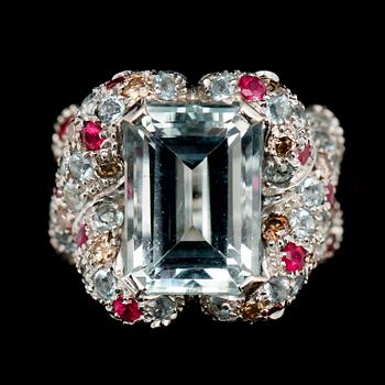 RING, 18 k vitguld, akvamarin ca 10 ct.