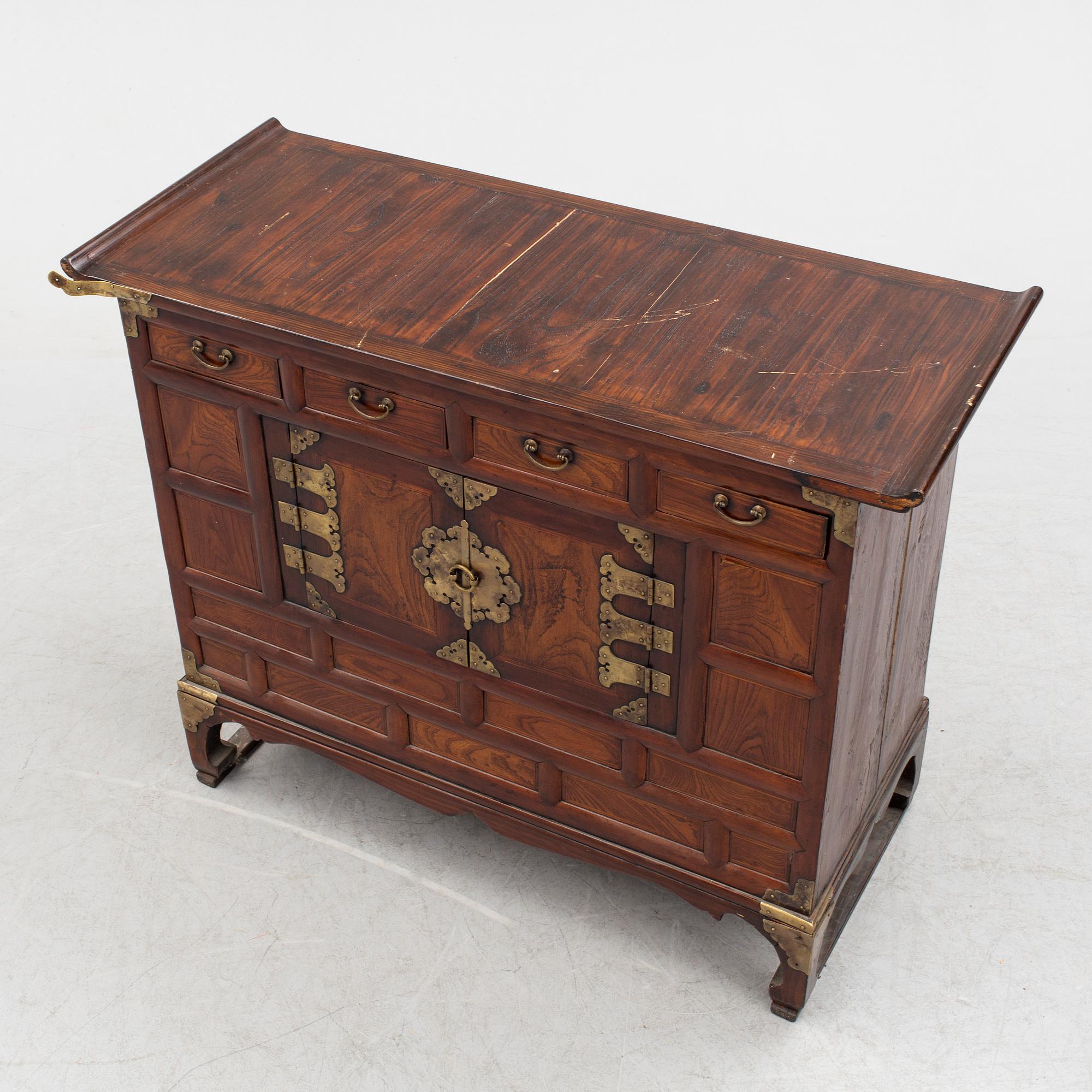 A lacquered wooden 'Mouri jang' headside chest, Korea, Joseon (Yi) dynasty (1392–1910).