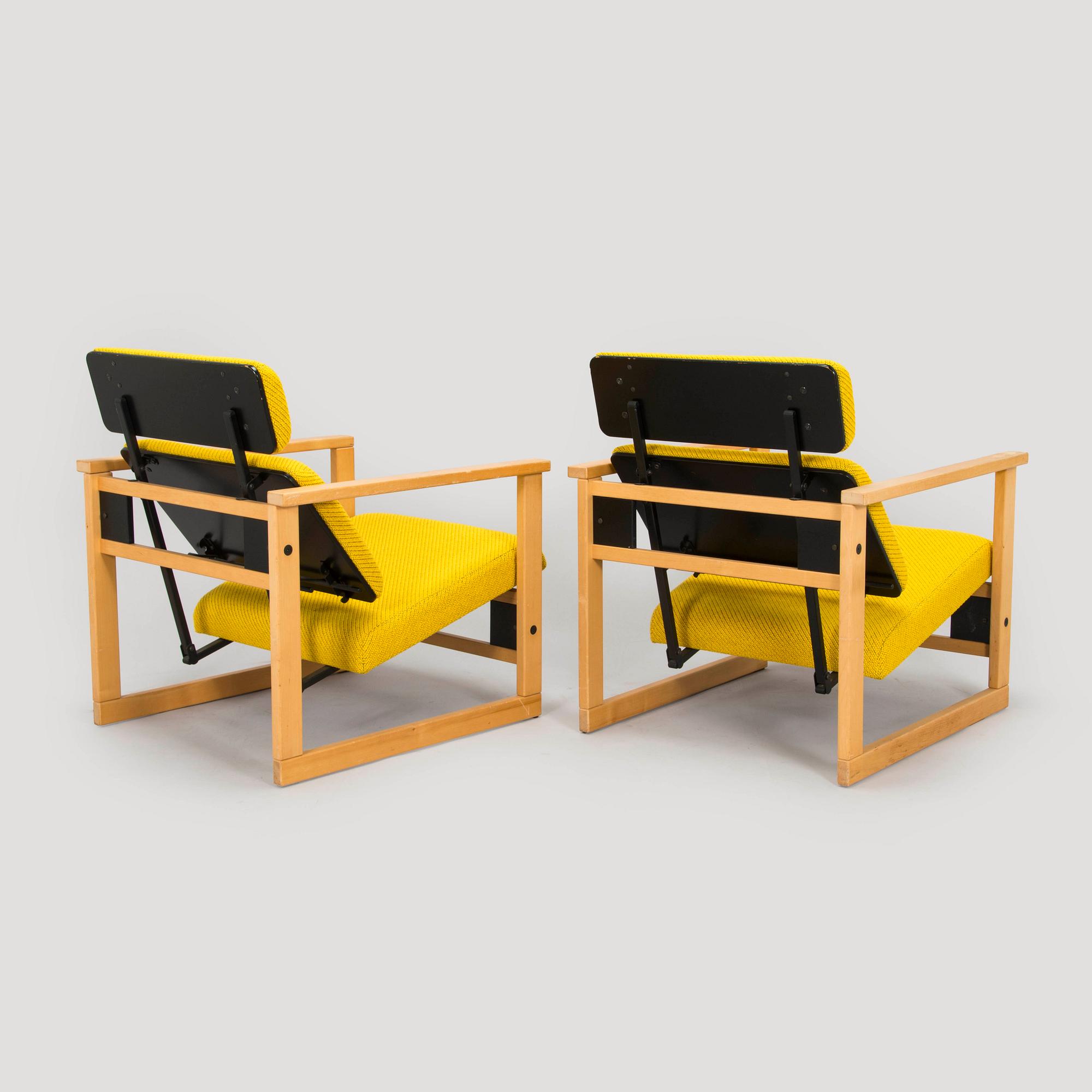 Yrjö Kukkapuro, nojatuoleja, pari, "Alnus" 1990-luku.