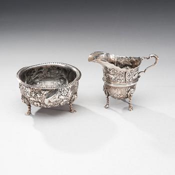 SOCKERSKÅL OCH GRÄDDSNÄCKA, sterling silver, Chester, Englanti, 1905. Tot. vikt 330 g.