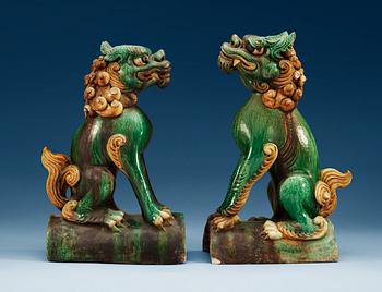 1455. A pair of roof tiles figures, late Ming dynasty (1368-1644).