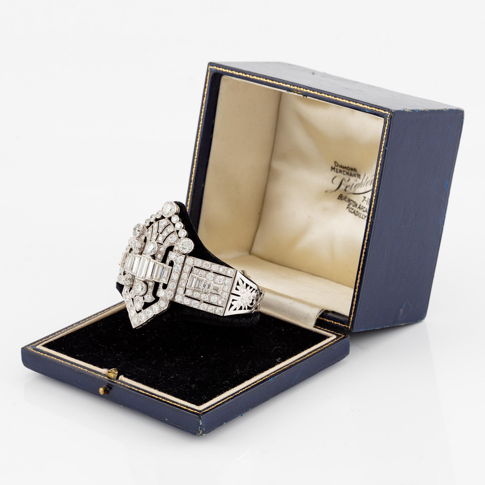 A bracelet in platinum set with baguette and brilliant-cut diamonds, Art Déco.