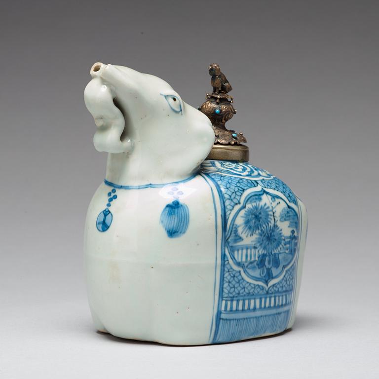 A blue and white elephant shaped kendi, Ming dynasty, Wanli (1572-1620).