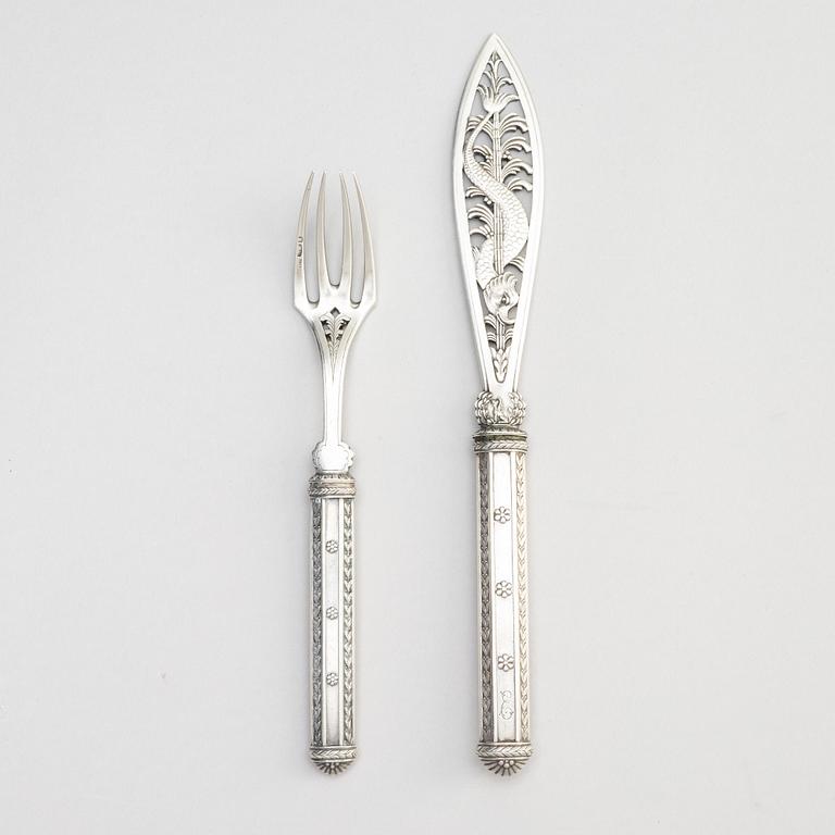 Silver fish cutlery, W.A. Bolin, Moscow 1908-1917 (2 pieces).