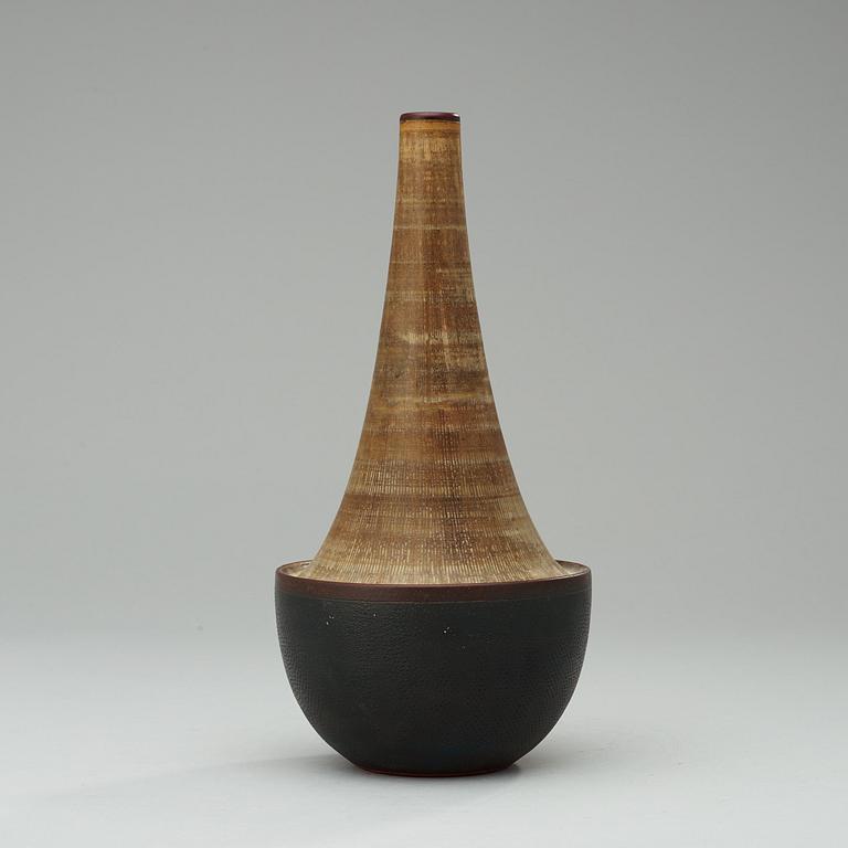 A Wilhelm Kåge farsta stoneware vase, Gustavsberg Studio 1955.