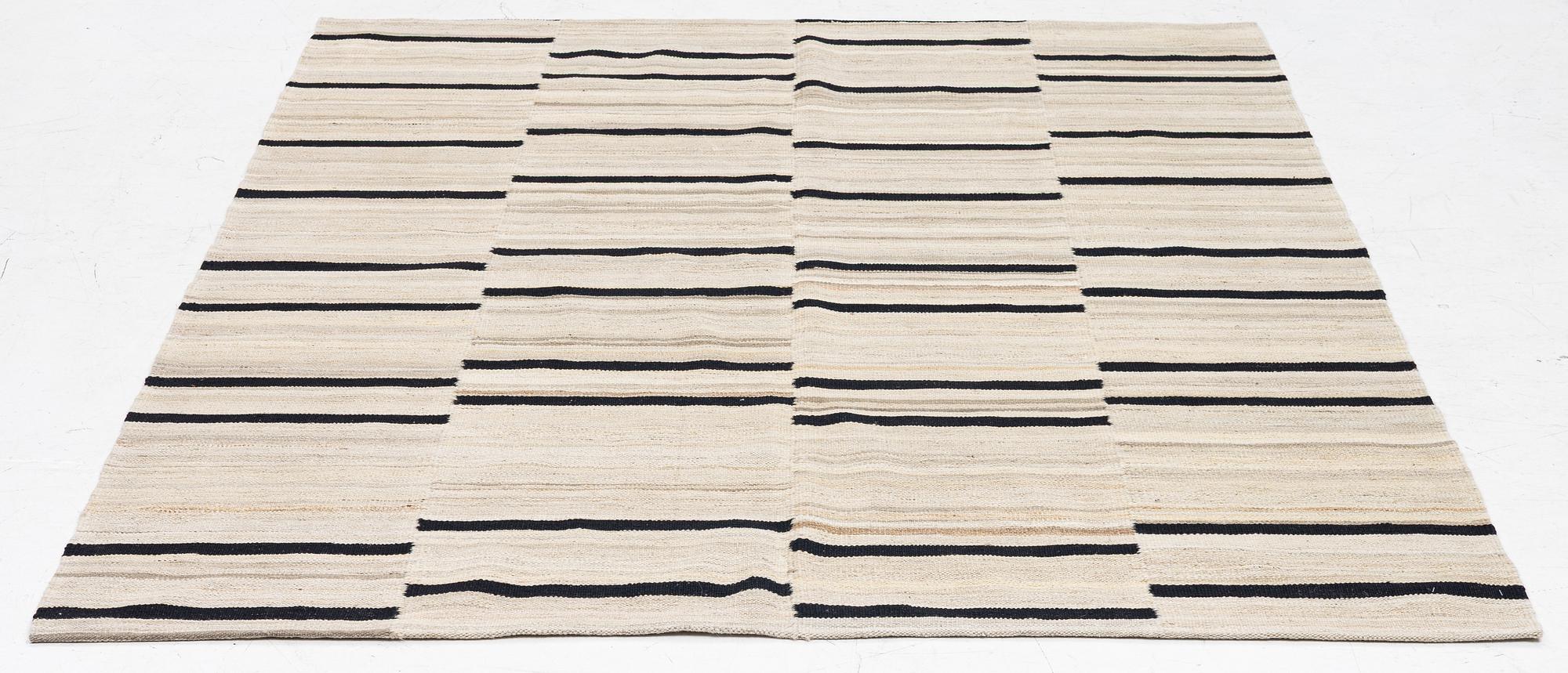 A Kelim rug, c. 195 x 162 cm.
