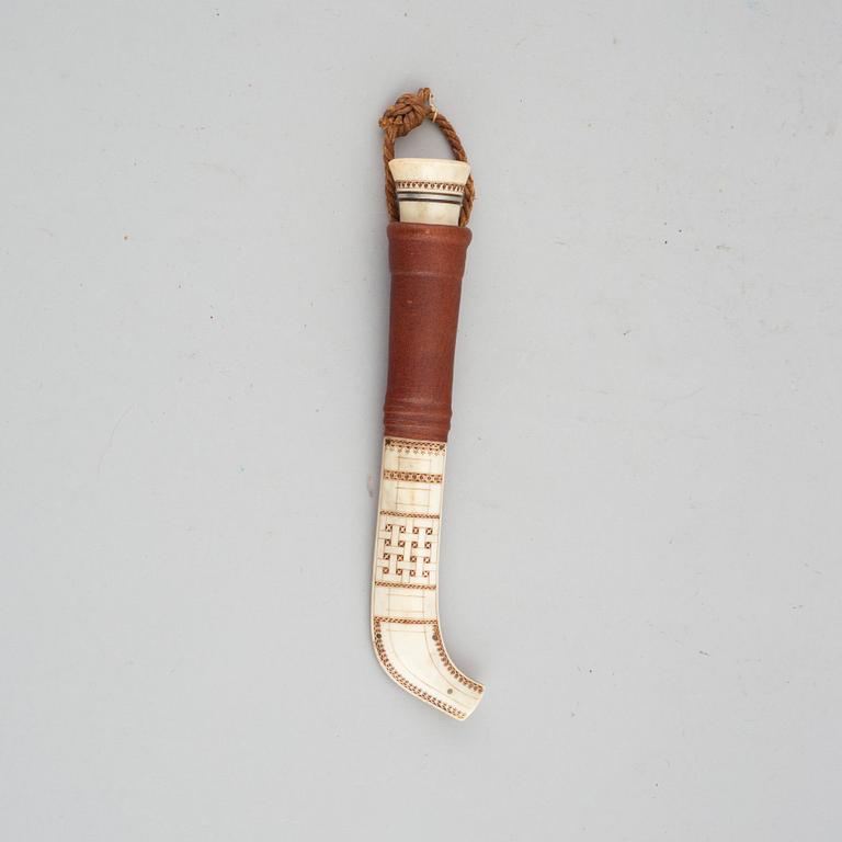 Sune Enoksson, a reindeer horn Sami knife, signed.