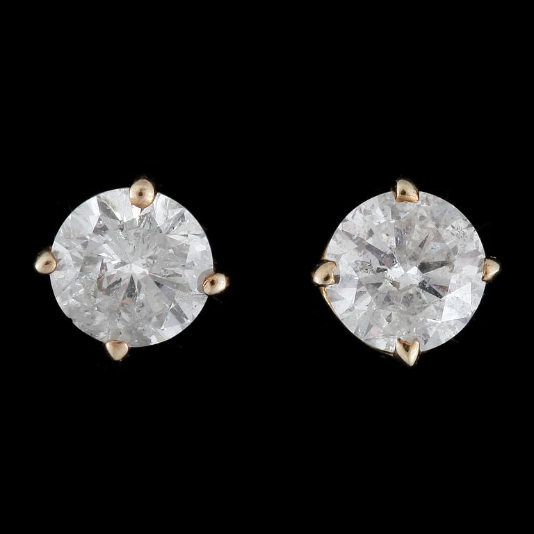 ÖRHÄNGEN, 1 par, 14 k guld, solitära briljantslipade diamanter tot 0.72 ct.