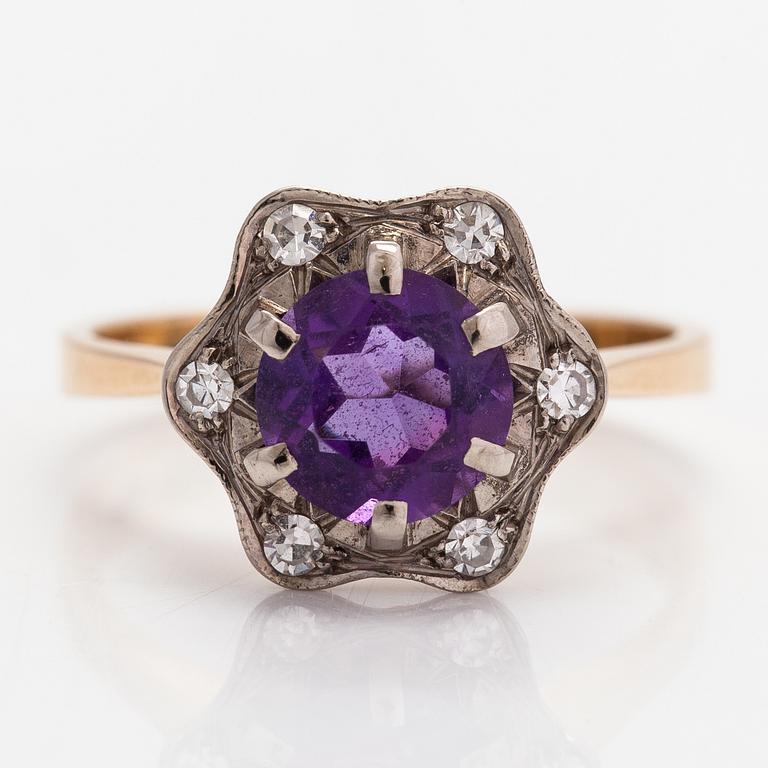 An 18K gold ring with an amethyst and diamonds ca. 0.15 ct in total. H. Lahtinen & Co, Helsinki 1973.