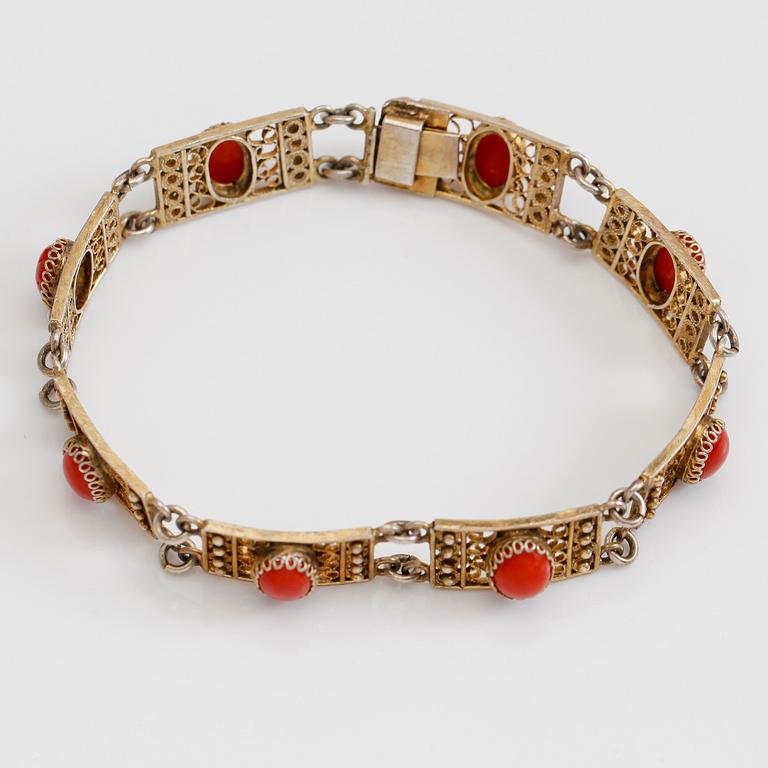 ARMBAND, förgyllt silver, 1900-talets första hälft.