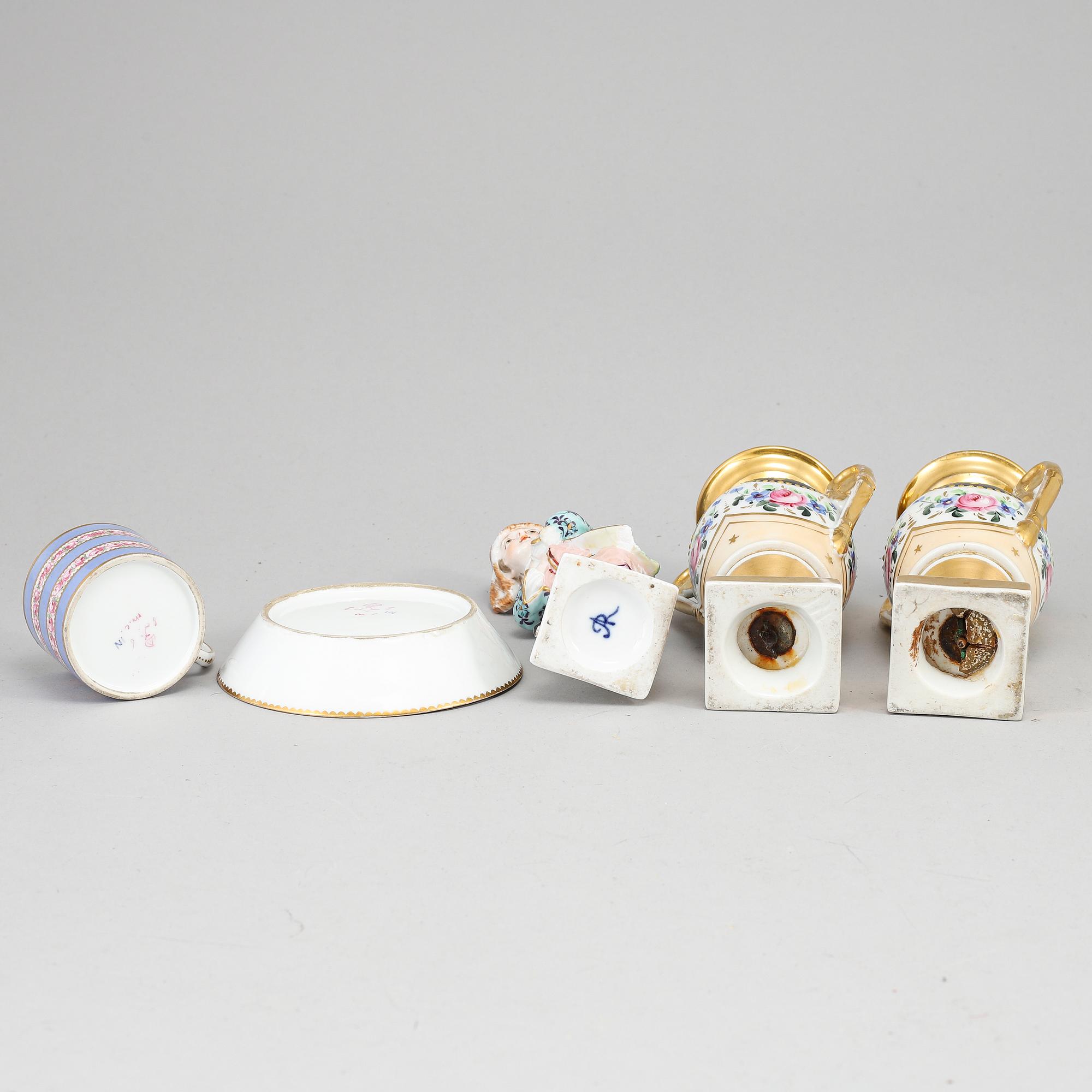 A group of European ceramics, circa 1900. (4 pieces).