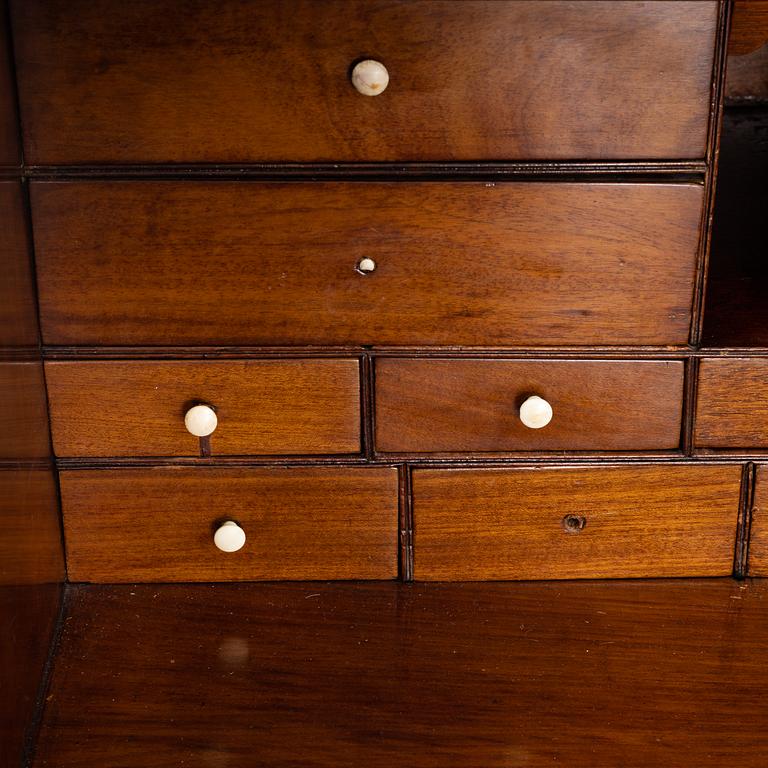 A mahogany veneered secretaire, early 19th Century.