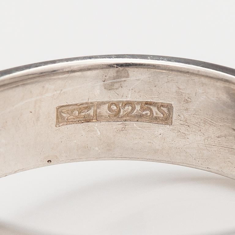 Elis Kauppi, A sterling silver ring with synthetic spinelles. Kupittaan kulta, Turku, later half of the 20th century.