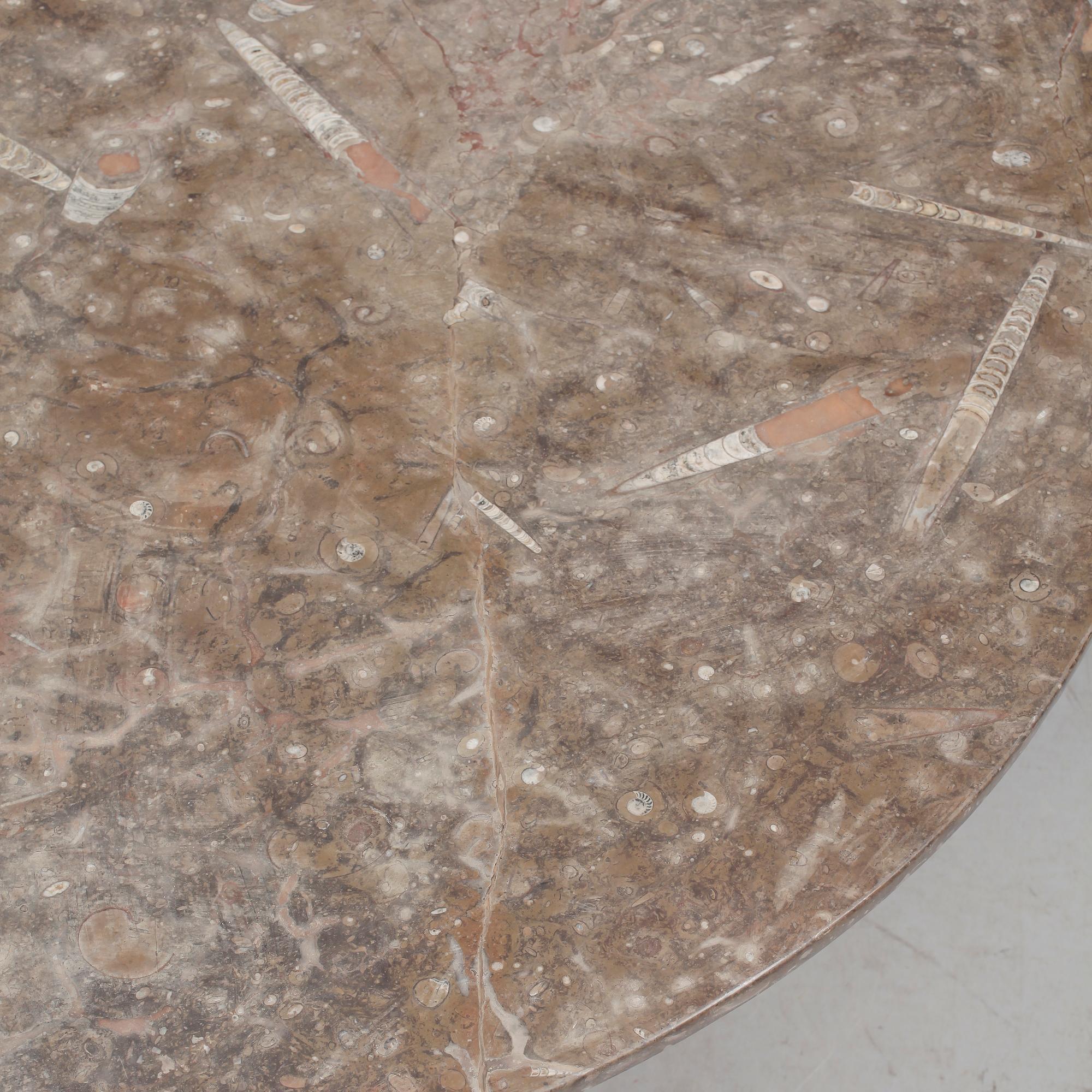 BORD, kalksten, 1900-tal.