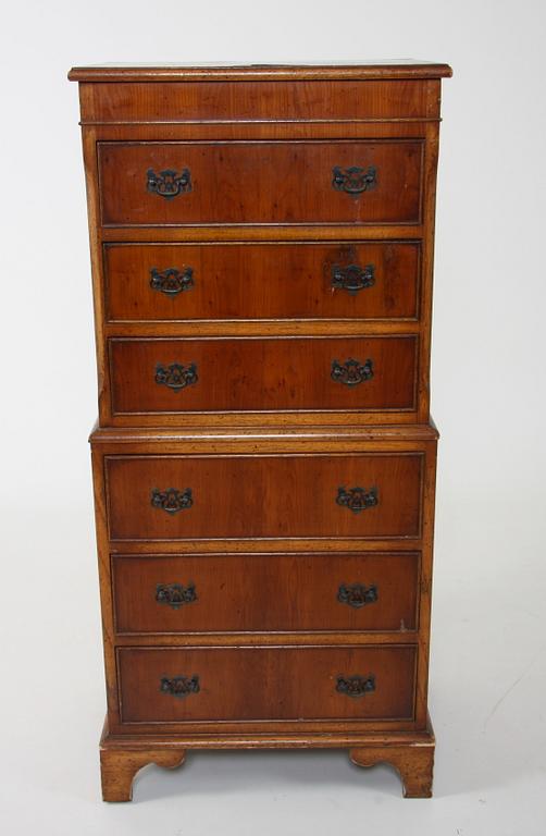 BYRÅ, s k Tallboy, engelsk stil.